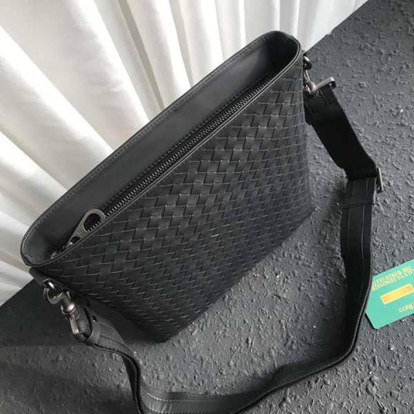 ボッテガヴェネタバッグ背面デザイン